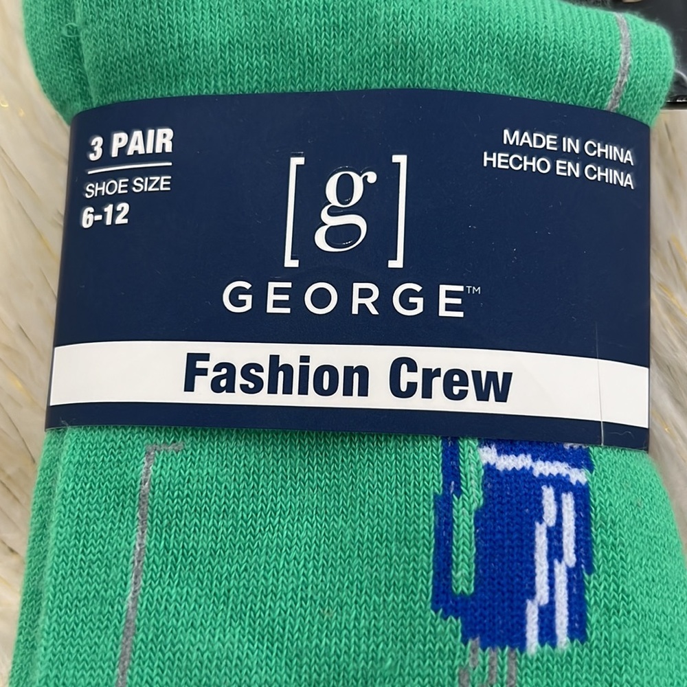 NEW WITH TAGS Men’s Fashion Crew Socks with Unopened package of Golf Tees - Picture 2 of 5